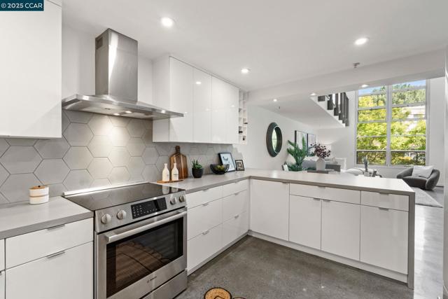 1200 65Th St, Emeryville CA: https://media.crmls.org/mediaz/c0c26808-9e0e-4ee5-981e-800c249f269e.jpg