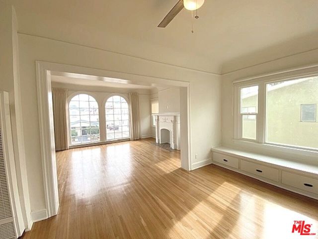 25 Falcon Avenue, Long Beach CA: https://media.crmls.org/mediaz/c0c2eaa2-289e-42c9-ad69-eac137c6dc12.jpg