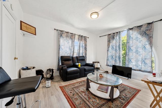 1360 Berkeley Way, Berkeley CA: https://media.crmls.org/mediaz/c0c2fed4-c4a5-4247-bc43-3b7480187c6b.jpg