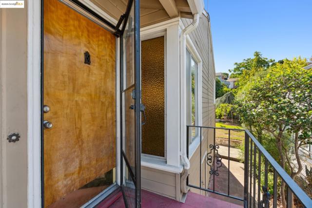 2570 99th Ave, Oakland CA: https://media.crmls.org/mediaz/c0c2ff71-b6a4-4370-828b-a07c5d569933.jpg