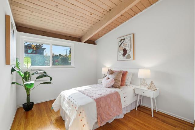 3839 Ross Road, Palo Alto CA: https://media.crmls.org/mediaz/c0c3a59a-8fab-4a0d-861b-9de44cb00e8e.jpg