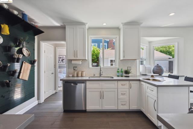 Image 16 of 60 For 4542 Davenport