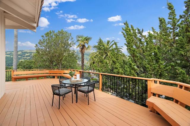 17121 Parkview Drive, Morgan Hill CA: https://media.crmls.org/mediaz/c0c4539a-7d98-4a1e-a4b1-1c7508fd6f46.jpg