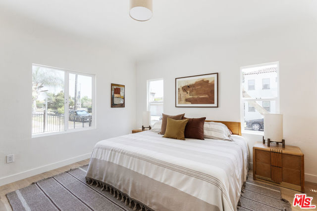 1570 S Hayworth Avenue, Los Angeles CA: https://media.crmls.org/mediaz/c0c4b388-31e0-4560-84e8-7c589092a14c.jpg