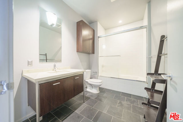 1155 S Grand Avenue, Los Angeles CA: https://media.crmls.org/mediaz/c0c4dcc0-d48e-46c0-b6ba-28de646126e7.jpg