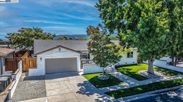 7718 Millbrook Ave, Dublin CA: https://media.crmls.org/mediaz/c0c4eb70-8e59-479b-825f-85aa9236c2df.jpg