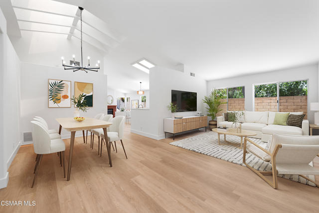7246 University Drive, Moorpark CA: https://media.crmls.org/mediaz/c0c59362-466a-4fec-bd8d-d7518cf1f026.jpg