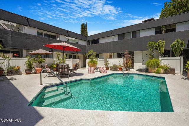 17842 Magnolia Boulevard, Encino CA: https://media.crmls.org/mediaz/c0c686a5-2b09-462a-8828-156415831f36.jpg
