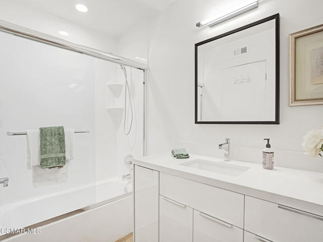 1206 S Westlake Boulevard, Westlake Village CA: https://media.crmls.org/mediaz/c0c69418-3c23-4b3b-ab85-f193e1fb8ed1.jpg