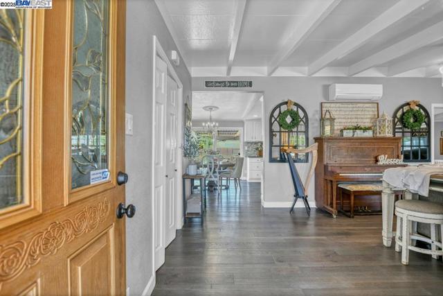 1941 Eden Plains Rd, Brentwood CA: https://media.crmls.org/mediaz/c0c74db1-7e4e-4dfb-b75b-92b1369510bd.jpg