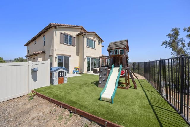8304 The Grant Place, Bonita CA: https://media.crmls.org/mediaz/c0c753e9-391d-4e8f-abcc-60fb834d7835.jpg