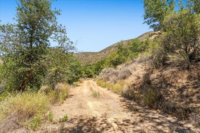 47292 Arroyo Seco Road, Greenfield CA: https://media.crmls.org/mediaz/c0c78e8e-7469-4353-9a7f-fa6099d7a5a7.jpg
