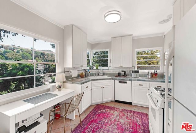 3217 Bennett Drive, Los Angeles CA: https://media.crmls.org/mediaz/c0c7c2b4-f453-4b4e-b50a-49fa10defc48.jpg