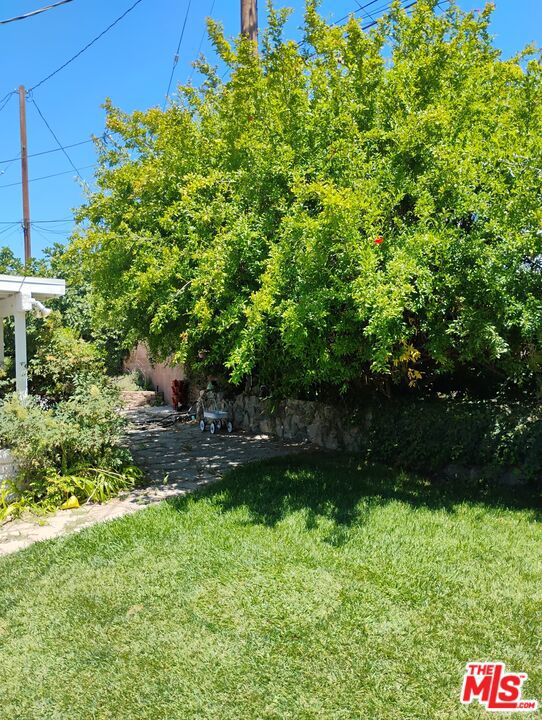 3141 Fairmount Avenue, La Crescenta CA: https://media.crmls.org/mediaz/c0c7cc5f-9de5-4c73-a308-8f7561b9b7f3.jpg
