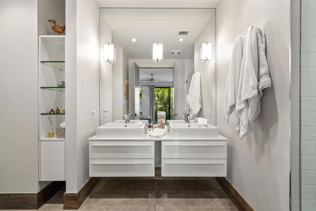 427 N Avenida Caballeros, Palm Springs CA: https://media.crmls.org/mediaz/c0c87cb0-6b21-4201-a7b9-6f206851c470.jpg
