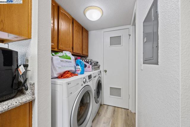21000 Ocean View Dr, Hayward CA: https://media.crmls.org/mediaz/c0c8b48a-3fde-411a-8064-9f25886fdd94.jpg
