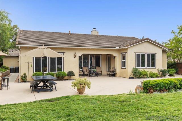 3180 Ridgeline Place, Escondido CA: https://media.crmls.org/mediaz/c0c9510a-677f-48ad-b18f-88289075f87c.jpg