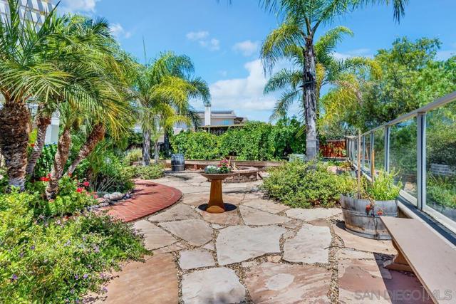 10496 Chaparral Dr, Santee CA: https://media.crmls.org/mediaz/c0c955c6-deef-40ef-8b7f-2d7141fd38e1.jpg