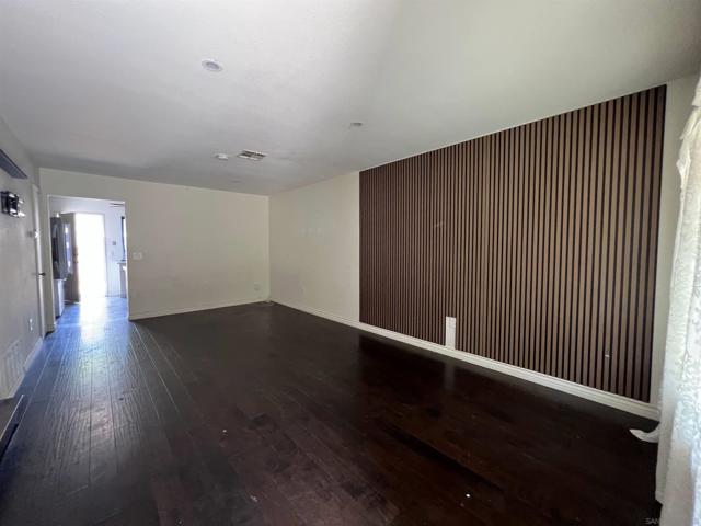 1321 Oakdale Ave, El Cajon CA: https://media.crmls.org/mediaz/c0ca4c9a-5e57-4b09-8dc5-f6aef332f48b.jpg
