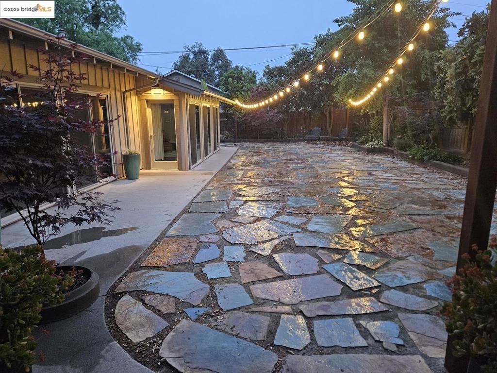 https://media.crmls.org/mediaz/c0ca9e6f-1ff3-4ae0-b082-dac4fe2a23d0.jpg?preset=X-Large
