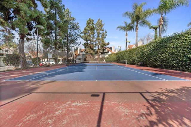 Detail Gallery Image 4 of 27 For 337 N Melrose Dr #E,  Vista,  CA 92083 - 2 Beds | 2 Baths