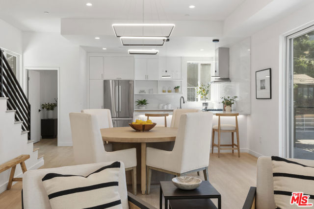 1046 Oban Drive, Los Angeles CA: https://media.crmls.org/mediaz/c0cc391d-440a-4f43-8f7d-72330f00644b.jpg