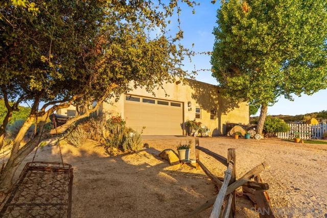 40760 Old Highway 80, Boulevard CA: https://media.crmls.org/mediaz/c0cc75d2-fd6f-42aa-8637-208fc307e842.jpg
