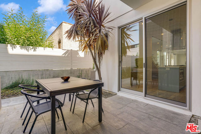 809 Brooks Avenue, Venice CA: https://media.crmls.org/mediaz/c0ccc431-befc-4ef4-b4c9-5d9b85fd6cd0.jpg