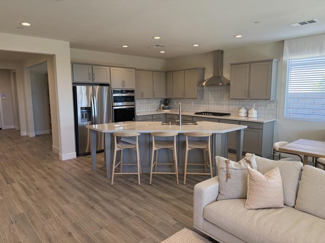39912 Felicita Parkway, Palm Desert CA: https://media.crmls.org/mediaz/c0ccde37-d4e8-4baf-a282-899eb2cfb447.jpg