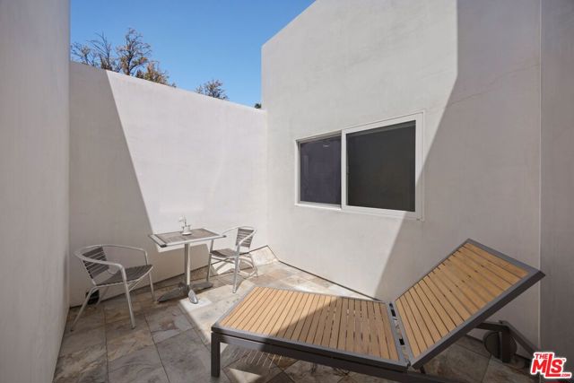 4255 Saint Clair Avenue, Studio City CA: https://media.crmls.org/mediaz/c0cd473c-7009-42d7-b14d-1a6f41198b33.jpg