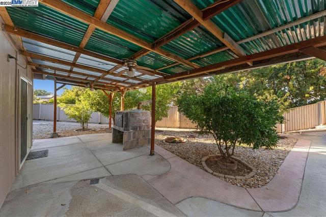 1429 BLUESAGE COURT, Tracy CA: https://media.crmls.org/mediaz/c0cd5d0e-c432-4bd3-8d6a-cc8ef026e7f2.jpg