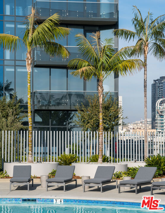 1200 S FIGUEROA Street, Los Angeles CA: https://media.crmls.org/mediaz/c0cda8e9-76ab-4ef5-b237-095dd2351e84.jpg