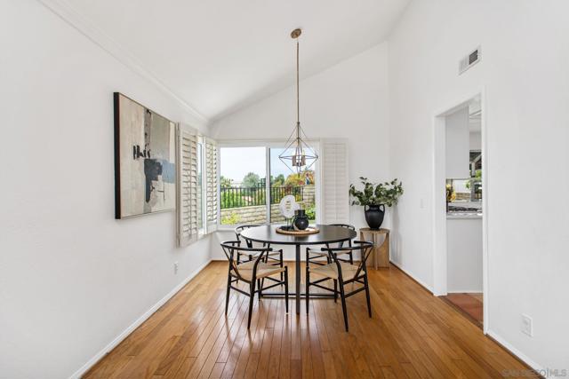 1009 Paseo La Cresta, Chula Vista CA: https://media.crmls.org/mediaz/c0cdf4b5-2e7a-4729-af58-3e533fd5be17.jpg