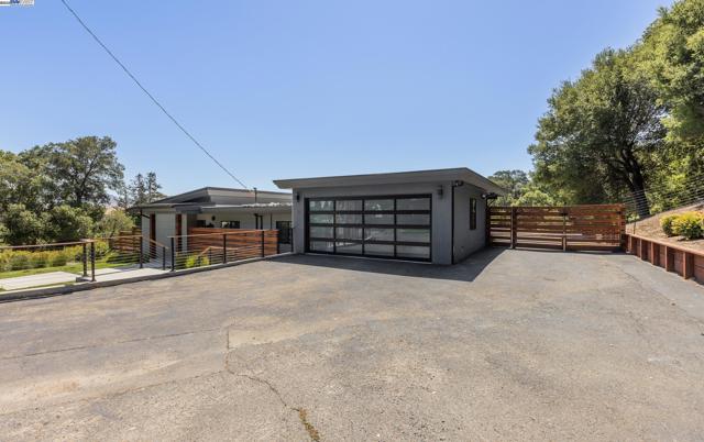5 Sky Terrace, Danville CA: https://media.crmls.org/mediaz/c0cdf4b8-0571-4b87-adc0-40073c02ad8c.jpg
