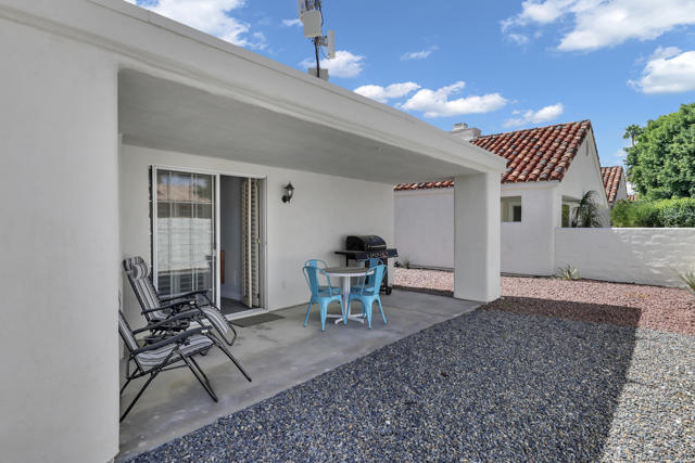 77576 Calle Las Brisas N, Palm Desert CA: https://media.crmls.org/mediaz/c0cdf8ff-b507-4fcc-8e0c-cab0445a1eb3.jpg