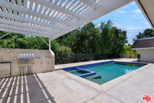 23637 Park Belmonte, Calabasas CA: https://media.crmls.org/mediaz/c0cdf947-3bbf-469c-b1d5-afd4a01e33f1.jpg