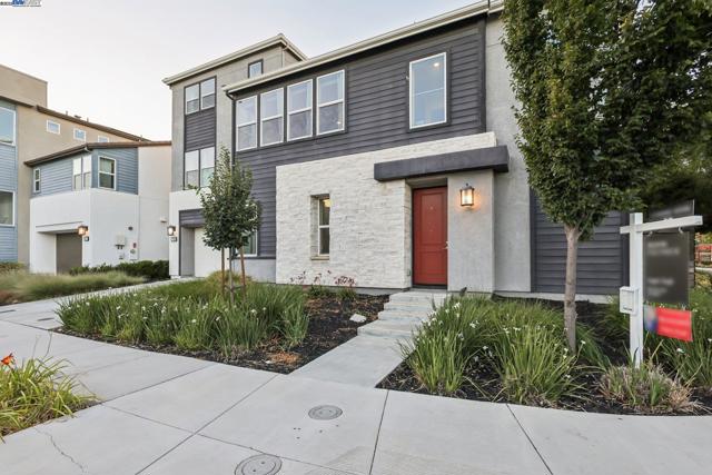 5789 Nugget Way, Dublin CA: https://media.crmls.org/mediaz/c0ce479f-5959-47a1-99dc-a658188d194c.jpg