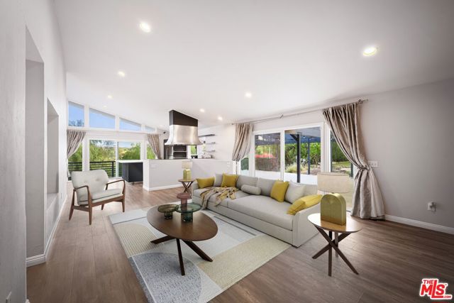 8657 Valley Flores Drive, West Hills CA: https://media.crmls.org/mediaz/c0ce533d-0974-42ed-9324-5d9ada754f10.jpg
