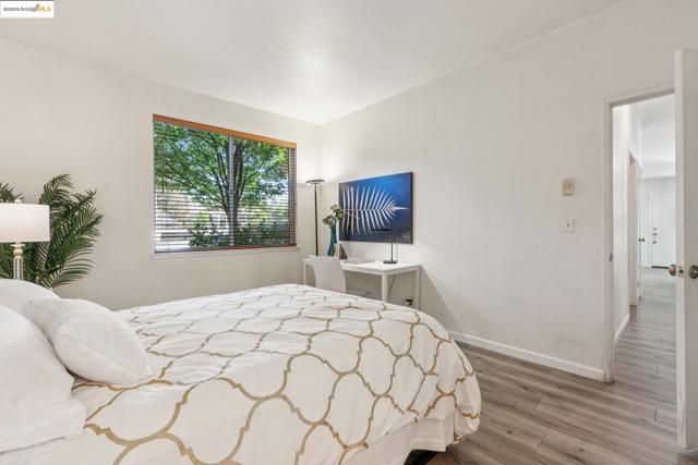 63 Lakeshore Ct, Richmond CA: https://media.crmls.org/mediaz/c0cea466-dd3a-4851-be4b-1dc964bd267e.jpg
