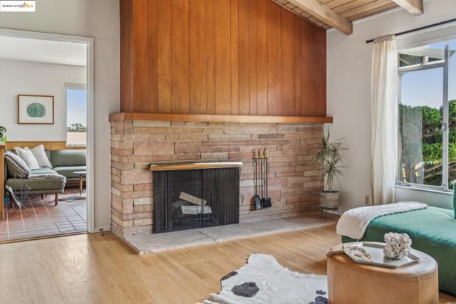8499 Aster Ave, Oakland CA: https://media.crmls.org/mediaz/c0cfb563-3823-4b53-85ac-7caa9ce86bf8.jpg