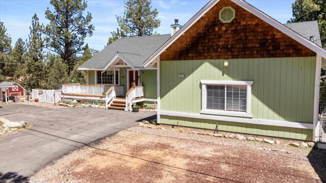 2737 Cedar Lane, Big Bear CA: https://media.crmls.org/mediaz/c0cfccd7-5dc0-405a-bfd6-f3fc9544c837.jpg