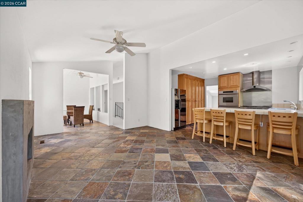 https://media.crmls.org/mediaz/c0d06dba-2f10-47f2-8b87-e0ff57f5e990.jpg?preset=X-Large