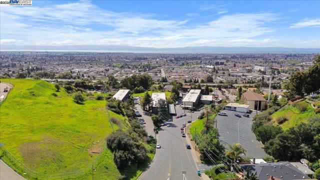 2500 Miramar Ave, Castro Valley CA: https://media.crmls.org/mediaz/c0d11590-c0aa-4ea5-866c-6de69ac137c7.jpg