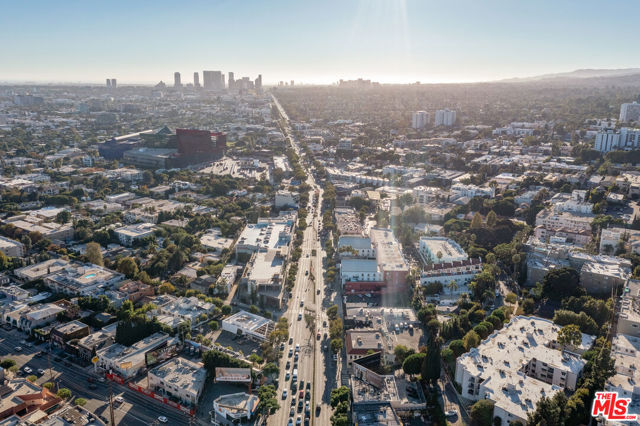 8535 W West Knoll Drive, West Hollywood CA: https://media.crmls.org/mediaz/c0d13716-19a5-42db-a928-c515578daaa0.jpg