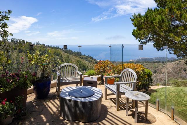 3200 Red Wolf Drive, Carmel CA: https://media.crmls.org/mediaz/c0d16f33-c3a5-40e9-9aa4-5071c8374cd3.jpg