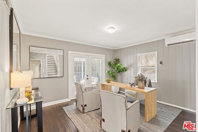 560 N Croft Avenue, West Hollywood CA: https://media.crmls.org/mediaz/c0d1775a-2224-4160-952b-4d85b2e31bbb.jpg