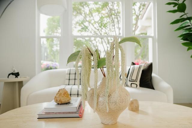 407 Via Ultimo, Encinitas CA: https://media.crmls.org/mediaz/c0d1f015-87b8-42c4-812a-1b44cdb7df89.jpg