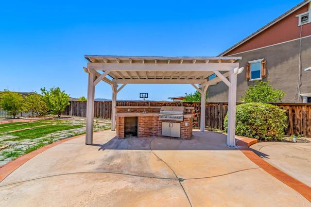 41013 Sunsprite St, Lake Elsinore CA: https://media.crmls.org/mediaz/c0d1f17c-079c-4659-bdaa-d6c886b4ffaf.jpg