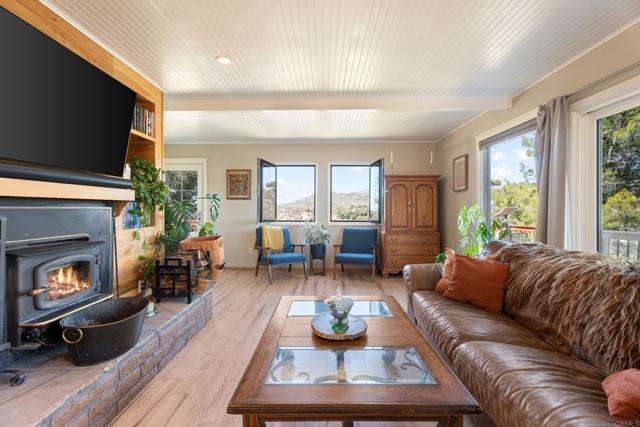 10172 Boulder Creek Road, Descanso CA: https://media.crmls.org/mediaz/c0d29be1-c57b-4276-b167-dfe8522a5b20.jpg