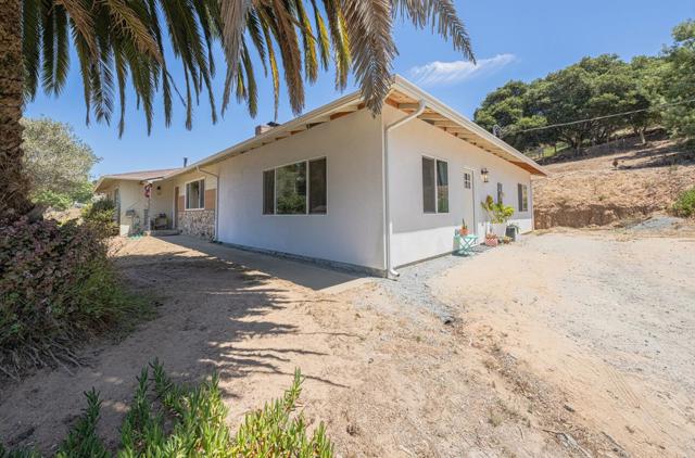 9180 Coker Road, Salinas CA: https://media.crmls.org/mediaz/c0d2ea51-e70a-4dfe-a82f-4df473dd6640.jpg